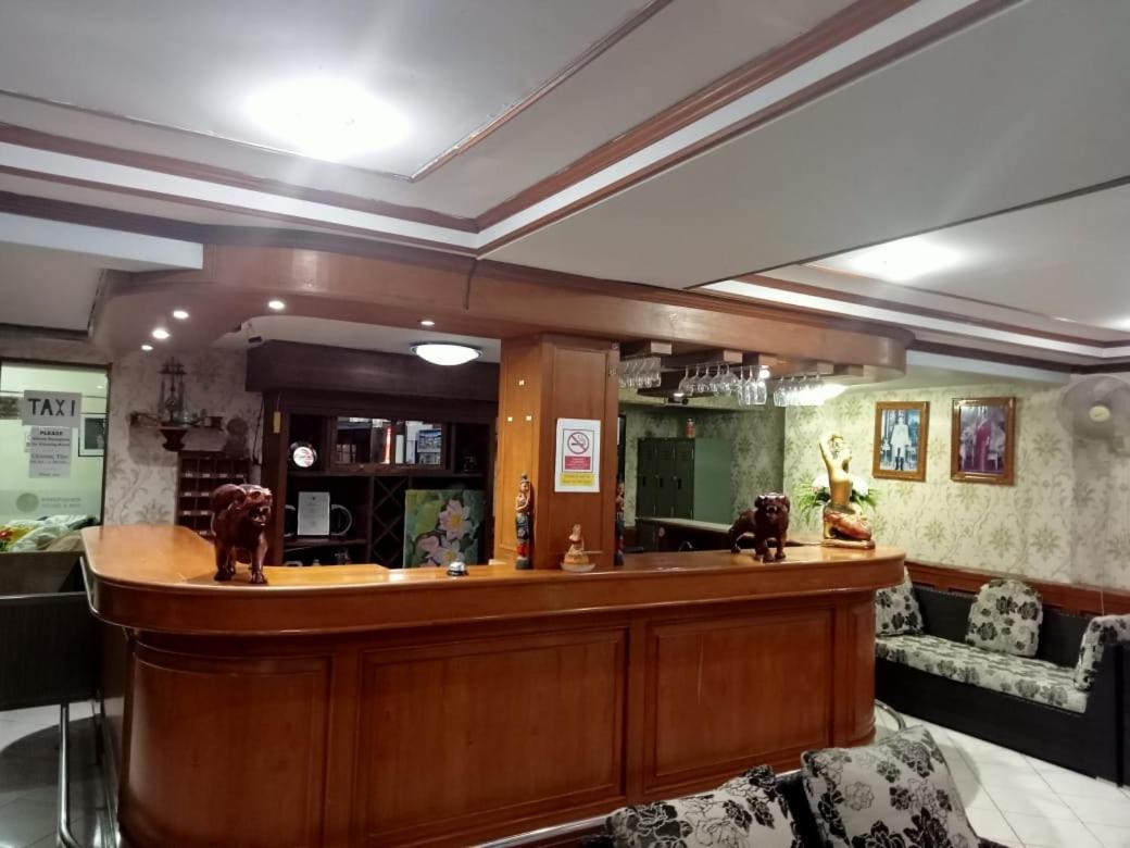 Kingfisher House And Bar Pattaya Extérieur photo