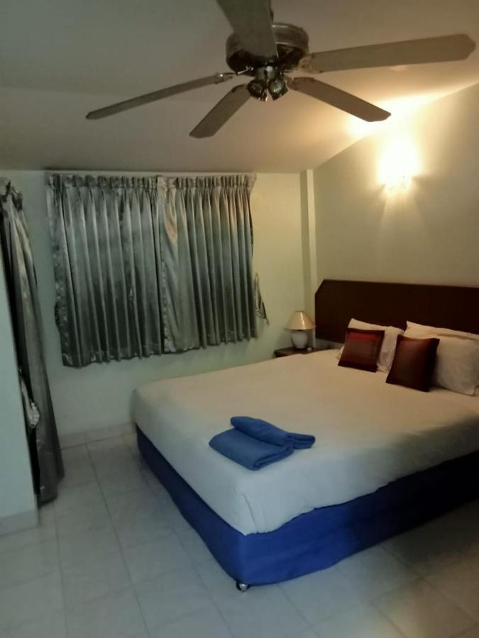 Kingfisher House And Bar Pattaya Extérieur photo